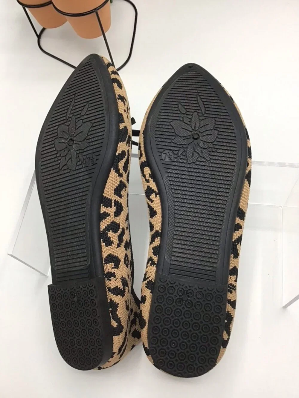 Tahari Tan Flats Size 7.5 Women's Animal Print Soft